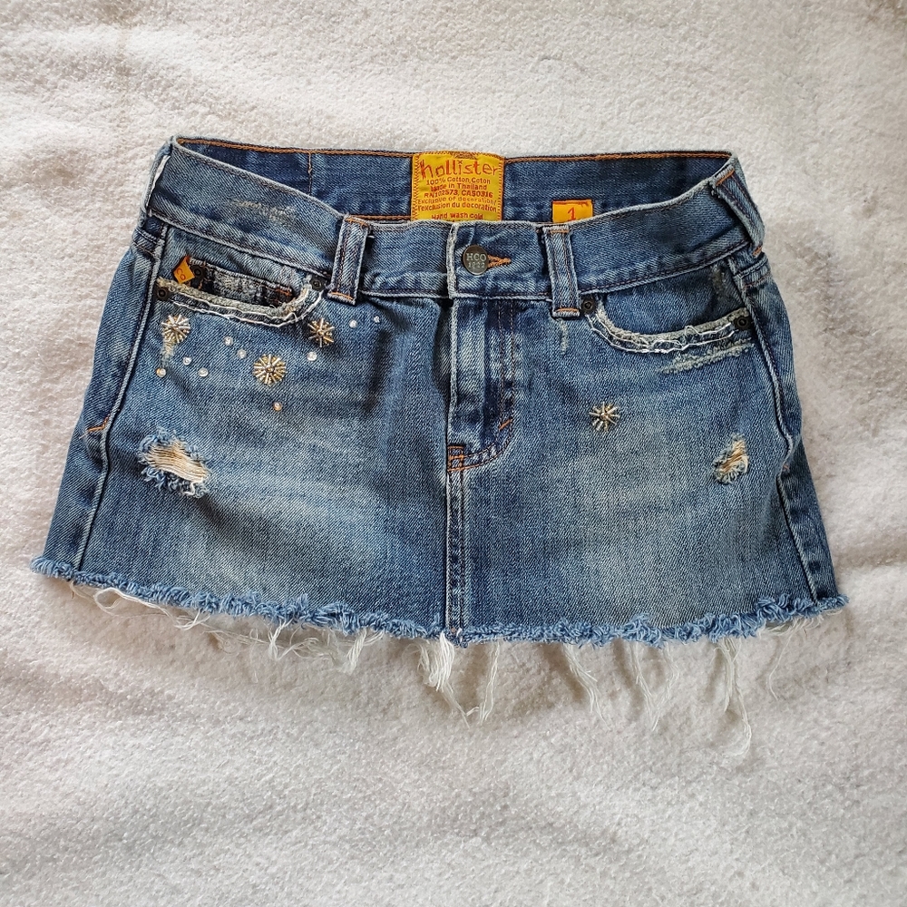 Hollister HCO It's Go Time Distressed Denim Skirt, Sz 1